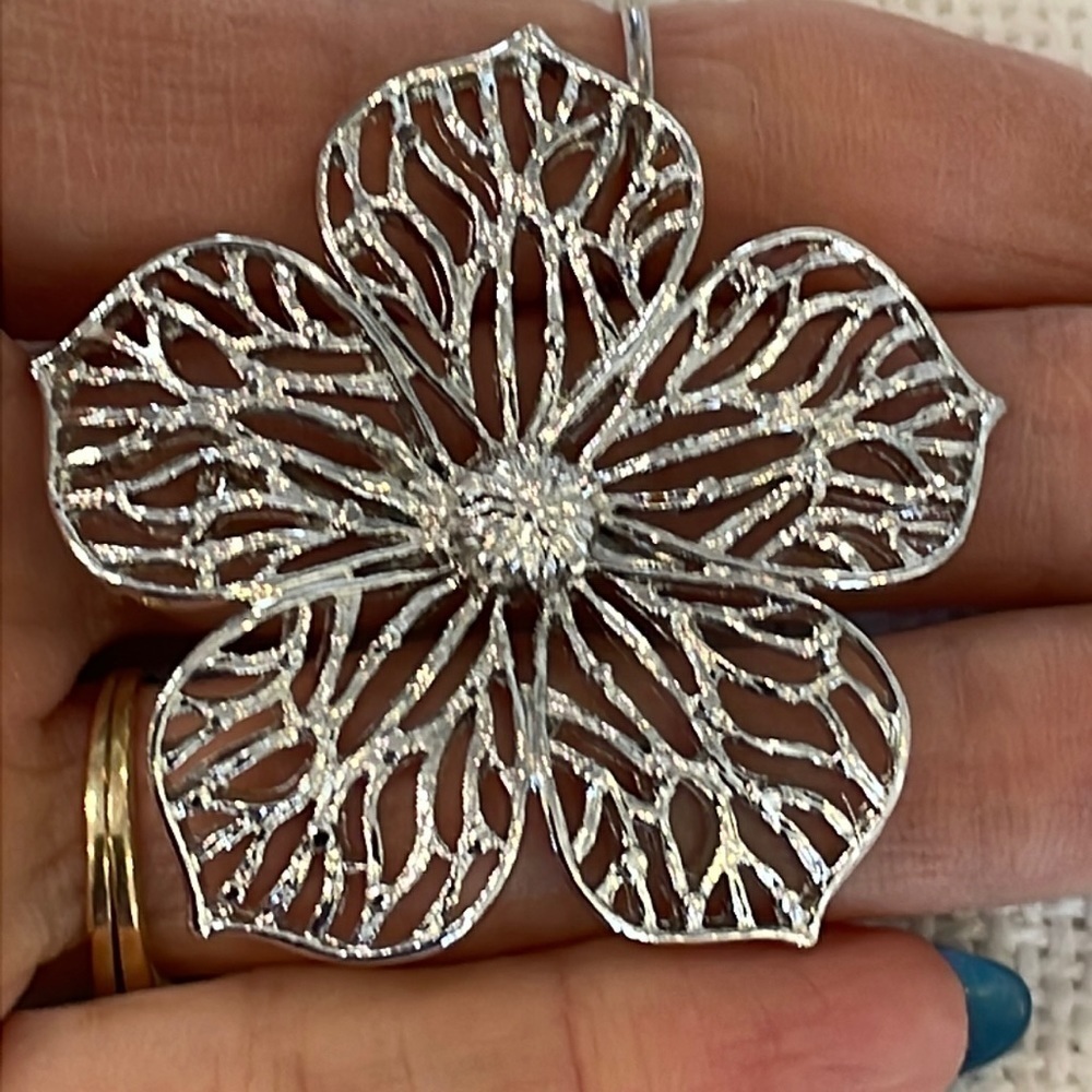 Gerry’s silver open work classic flower brooch pin 1980s vintage